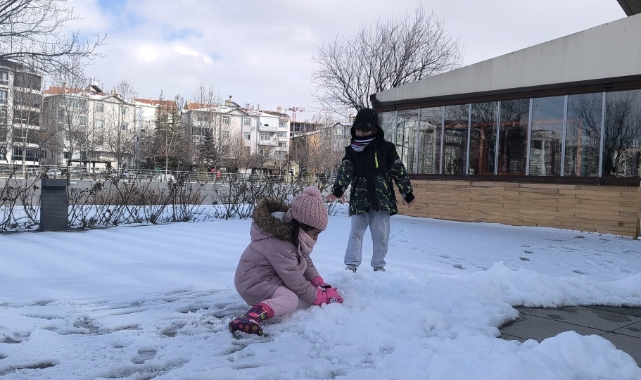 Kırşehir'de çocukların kar sevinci kısa sürdü