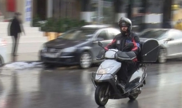 Kocaeli'de moto kuryelere kar izni! Trafiğe çıkmaları yasaklandı