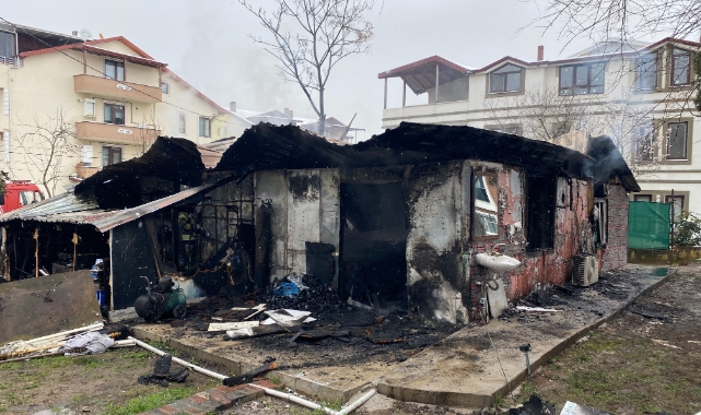 Kocaeli'de prefabrik ev cayır cayır yandı