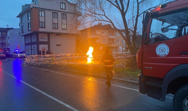 Kocaeli'de yer altından metan gazı çıktı! Alevler saatlerdir sönmüyor