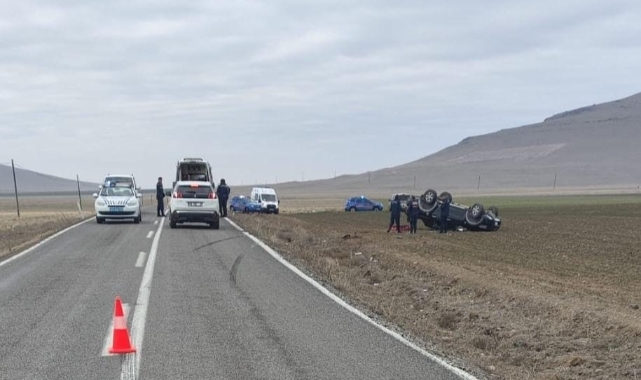 Konya'da kontrolden çıkan pikap takla attı! 3 yaralı
