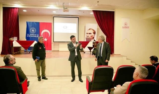 Kuşadası’nda deprem toplantısı gerçekleştirildi