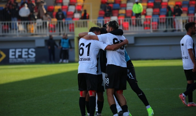 Kuşadasıspor, Bornova 1877’yi 4 golle geçti