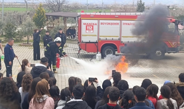 Liseliler yangın sırasında ne yapacaklarını uygulamalı öğrendi