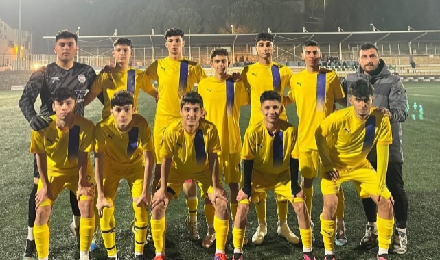 Maçta 11 oyuncu atıldı, hakem tatil kararı verdi