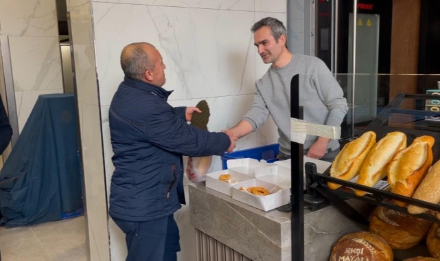 Mahalle sakinlerine 40 yıllık fırından anlamlı jest
