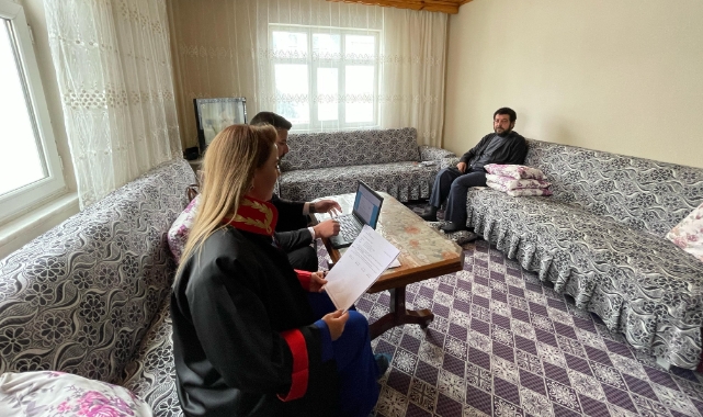 Mahkemeyi engelli tanığın evine taşıdı