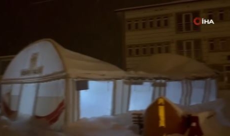 Malatya'da kar yağışı nedeniyle çadır mescit çöktü