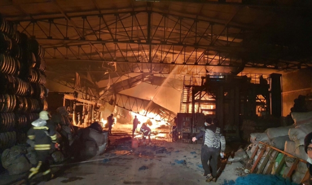 Manisa'da fabrika yangını