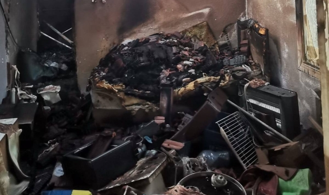 Manisa’da yangın bir evi kül etti