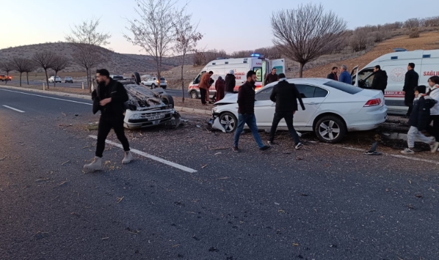 Mardin’de otomobiller çarpıştı! 10 yaralı