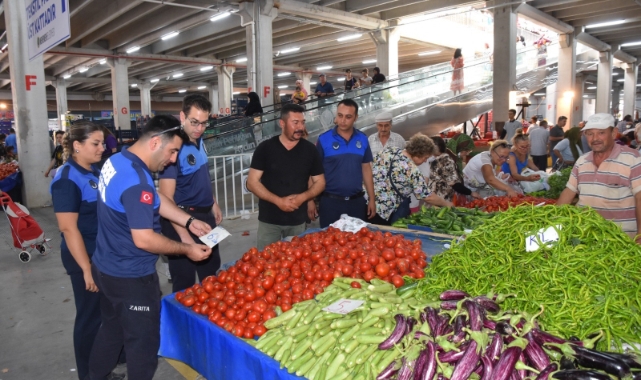 Menemen'in pazar yerleri, hijyen ve gıda güvenliği ile beğeni görüyor