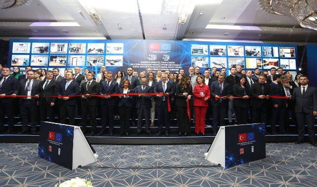 Mersin'de Dijital Gençlik Merkezi açıldı