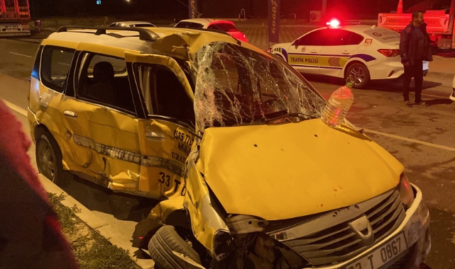 Mersin'de feci kaza! Tır otomobile çarptı