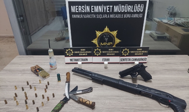 Mersin'de yakalanan 2 şüpheliden silahlar ve uyuşturucu çıktı