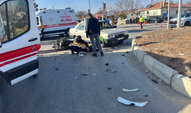 Motosiklet ile otomobil çarpıştı: 1 ölü, 1 yaralı