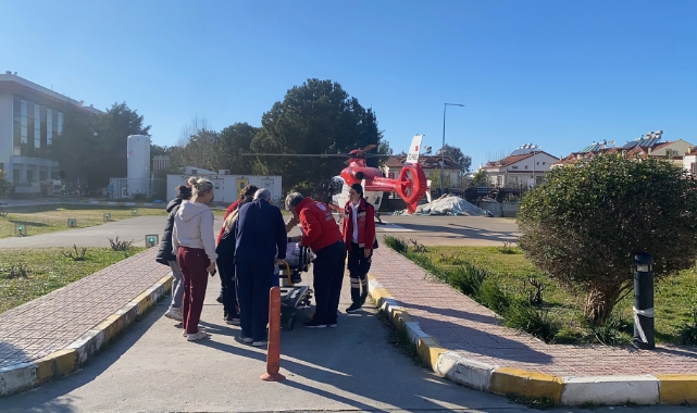 Muğla'da araç alev alev yandı! 5 yaşındaki çocuk ağır yaralandı
