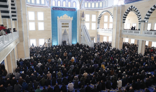 Muş’ta 12 bin kişilik cami ibadete açıldı