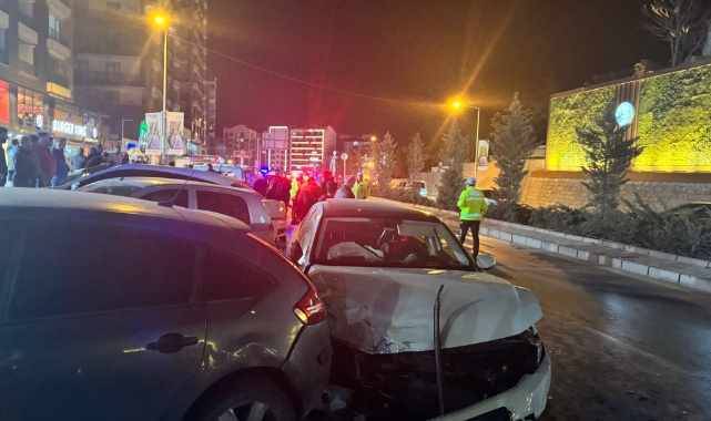 Niğde'de 9 araçlı zincirleme kaza: 4 yaralı