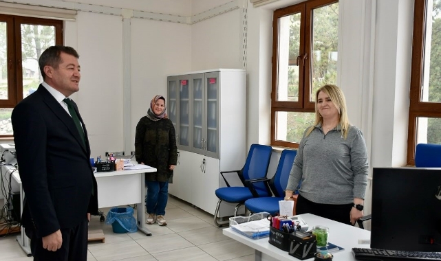 Okulları tek tek gezerek incelemelerde bulundu