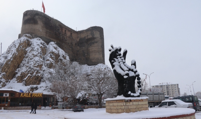 Oltu’da yoğun kar yağışı
