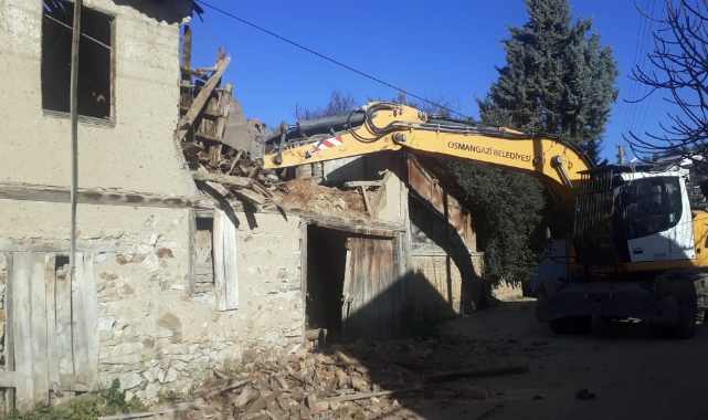Osmangazi'de metruk bina yıkımları hız kazandı