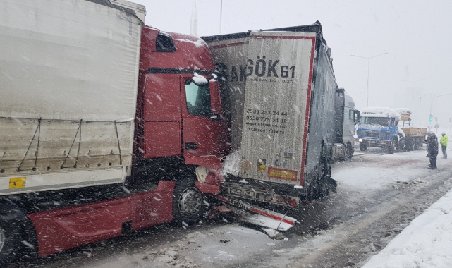 Samsun’da zincirleme kaza! 4 tır ve 1 minibüs çarpıştı
