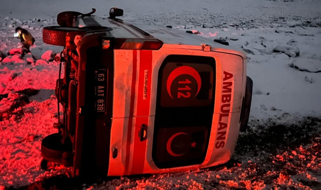 Şanlıurfa'da ambulans devrildi! 1 yaralı
