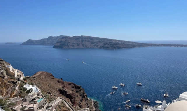 Santorini Adası'ndan kaçış sürüyor