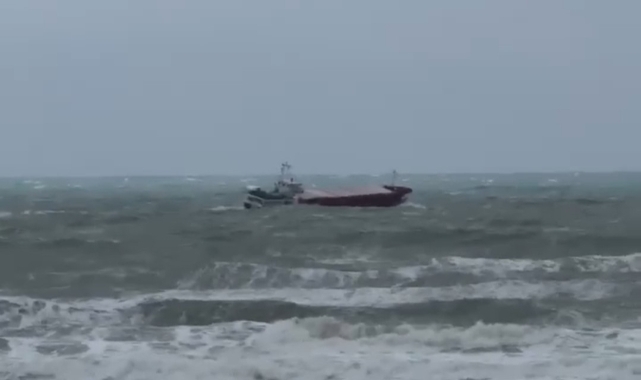 Sarıyer'de kuru yük gemisi fırtına nedeniyle sürüklendi