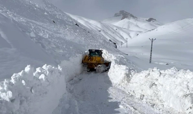 Şırnak’ta yol açma çalışmaları devam ediyor