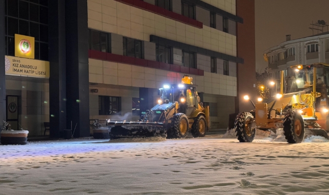 Sivas’ta kar temizleme çalışmaları aralıksız devam ediyor