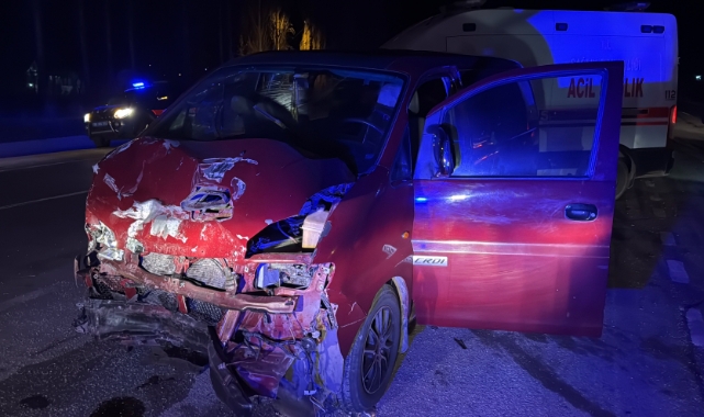 Sivas’ta minibüs hafif ticari araçla çarpıştı: 7 yaralı
