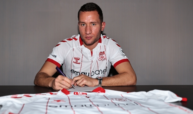 Sivasspor Veljko Simic'i renklerine bağladı