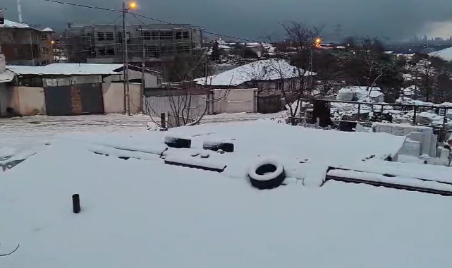Sultangazi'de kar etkisini gösterdi