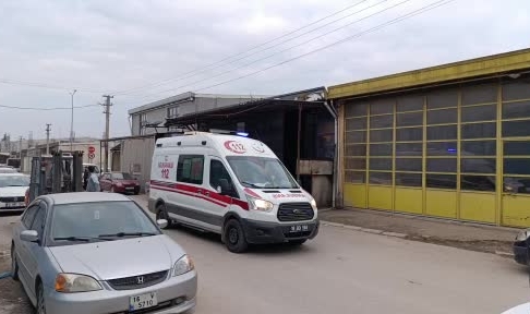 Tadilat için çıktığı çatıdan düştü