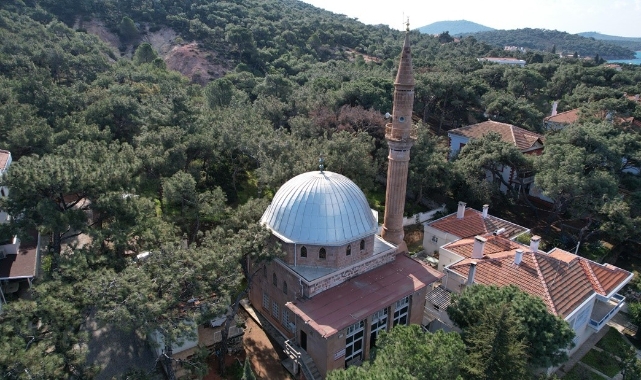 Tarihi camiler Ramazan'a hazırlanıyor