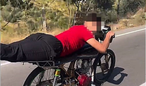 Tehlikeli motosiklet kullanan iki kişiye 10 bin lira ceza