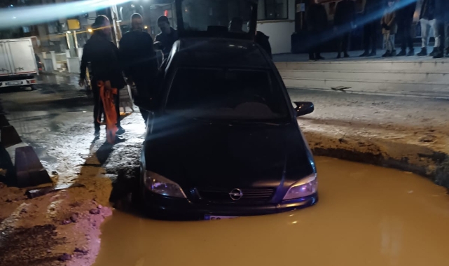 Tekirdağ'da aracı suya gömüldü! Bagajında oturarak yardım bekledi