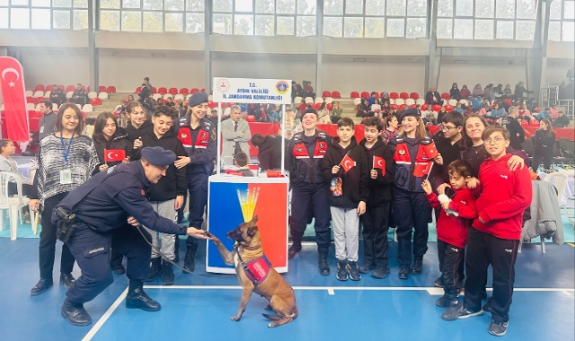 Teknoloji festivalinde öğrencilere siber suçlarla mücadele anlatıldı
