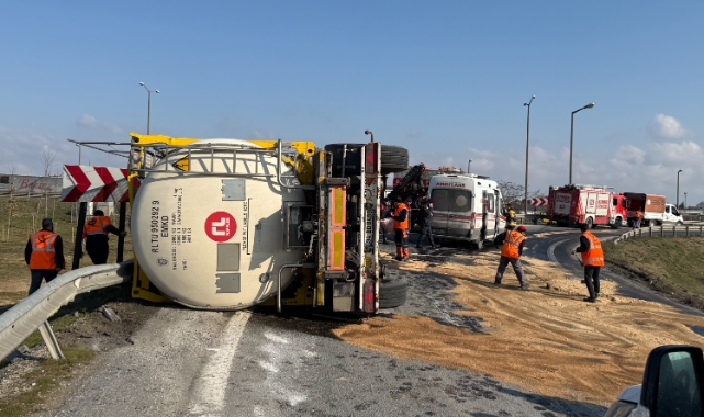 TEM Otoyolu İstanbul Çatalca Gişeleri mevkiinde tanker devrildi! 1 yaralı