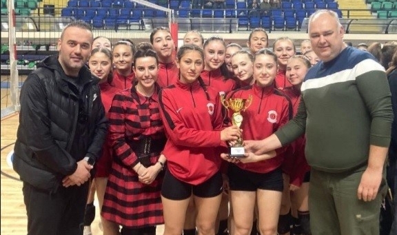 TKİ Tavşanlı Linyitspor voleybolda da zirveye koşuyor
