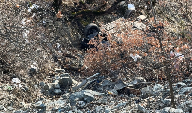 Tokat'ta uçurumdan yuvarlanan otomobilden sağ çıktılar