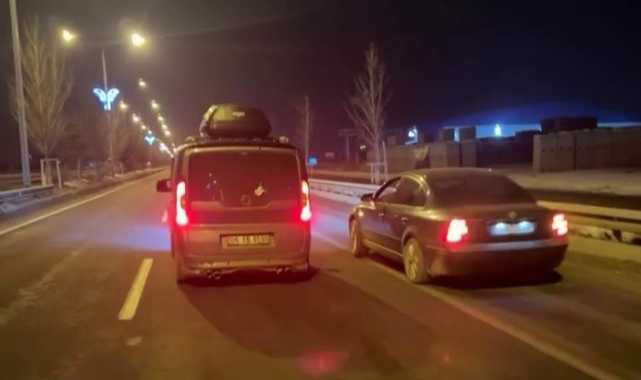 Trafiğe açık yolda yarış yaptılar