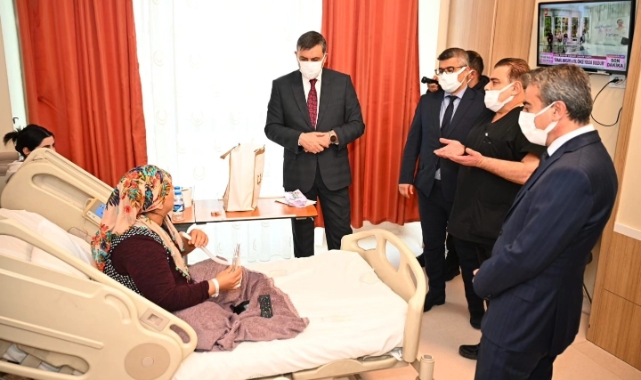 Vali Çiftçi, Şehir Hastanesi’nde hastaları ziyaret etti