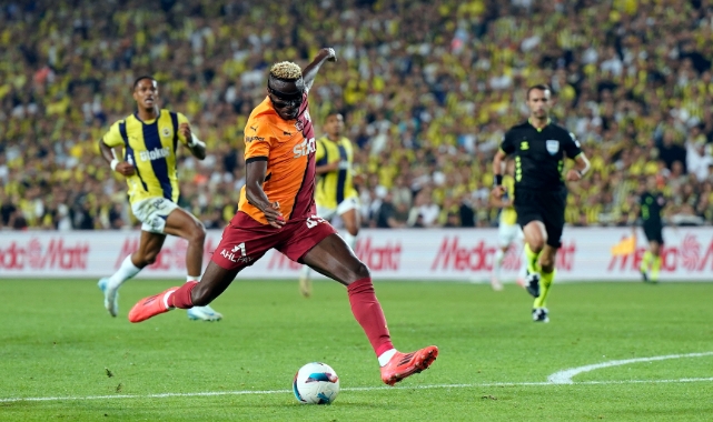 Victor Osimhen'den derbilerde skora katkı