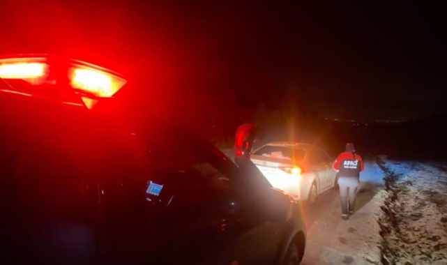 Yalova'da kar yağışı kaza getirdi! Mahsur kalan bir kişi kurtarıldı