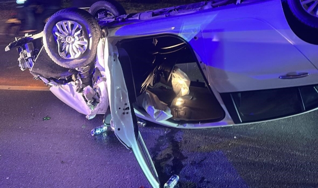 Yalova'da minibüse çarpan otomobil takla attı