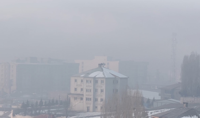 Yüksekova sislerin altında kayboldu