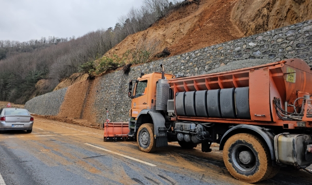 Zonguldak-Ereğli yolunda heyelan meydana geldi